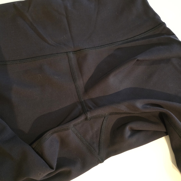 Lululemon Wunder Under Crop - Picture 4 of 8